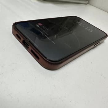 iPhone Apple Telefon Kılıfının Kararması