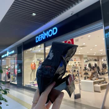 Derimod Yüksek Fiyatlı Ve Bir Senesini Bile Doldurmayan Kalitesiz Ürün