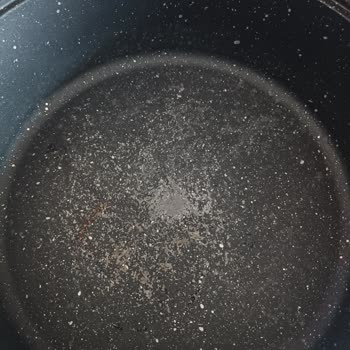 Kahramanlar Madeni Eşya Kahramanlar Döküm Tencere