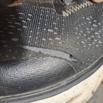 Skechers 5 Aylık Yırtık Ayakkabı