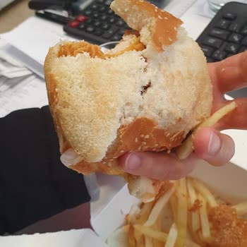 KFC Ve Bayat Ekmekleri
