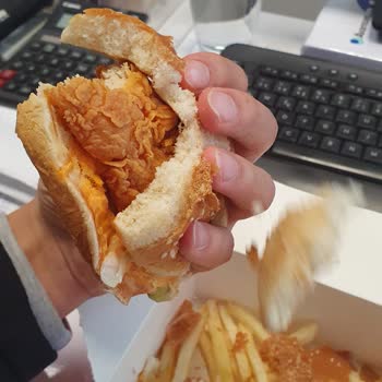 KFC Ve Bayat Ekmekleri