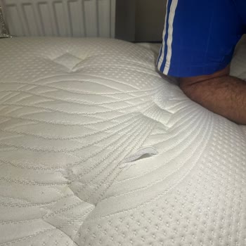 Yatsan Garantili Ürün Olmasına Rağmen Yer Yer Dikiş Yerlerinden Acılan Ürün