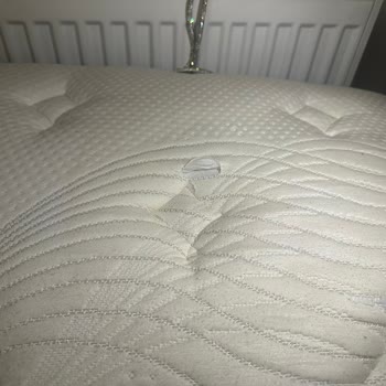 Yatsan Garantili Ürün Olmasına Rağmen Yer Yer Dikiş Yerlerinden Acılan Ürün