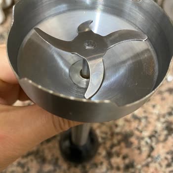 Arzum AR1167 Blender Parçalayıcı Bıçağın İçinden Pas Akması.