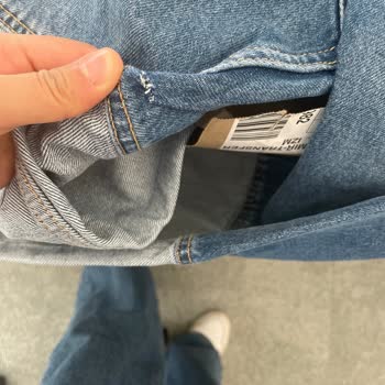 Mango Siparişleri Keserek Paketliyor