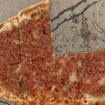 Pidem Restaurant Çiğ Kıymalı Pide