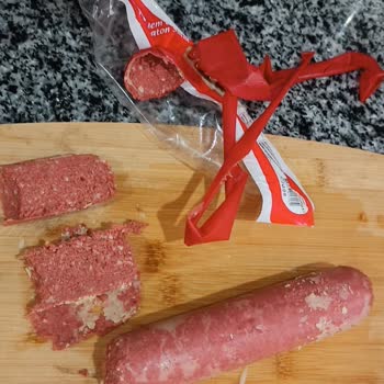 BİM Tombik Piliç Sucuk Bozuk Çıktı