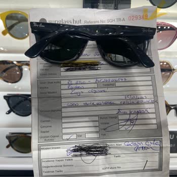 Sunglass Hut Darbe Almış Gözlük