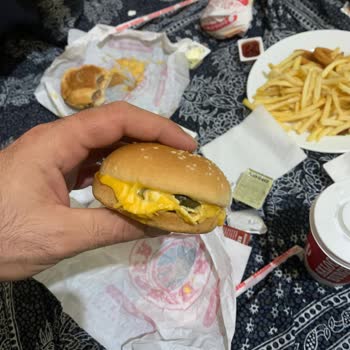 Saloon Burger Cheese Burger Ve Soğan Halkası Buz Gibi