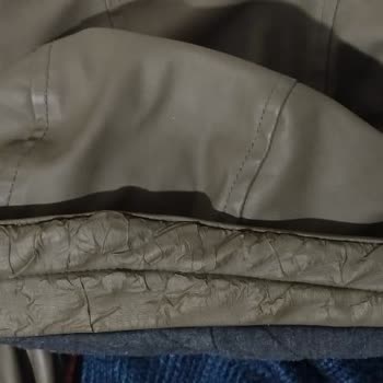 Mavi Jeans Mont Pul Pul Soyuluyor Ve Dökülüyor. Mavi Pişmanlıktır