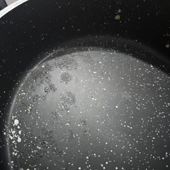 Karaca Züccaciye&nbsp; &nbsp;Granit Tencereler Isıdan Kabarıyor Ve Soyuluyor