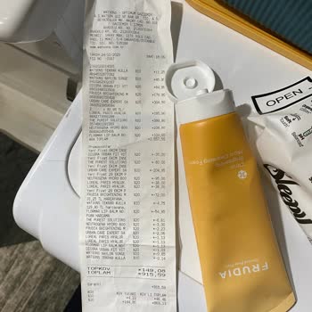 Watsons Frudia Marka Yüz Yıkama Jelinin İçinden Kıl Çıktı