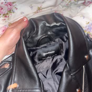 Stradivarius Deri Ceket Döküntü