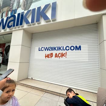 LCW Açılması Gereken Saatte Açılmayan Mağaza