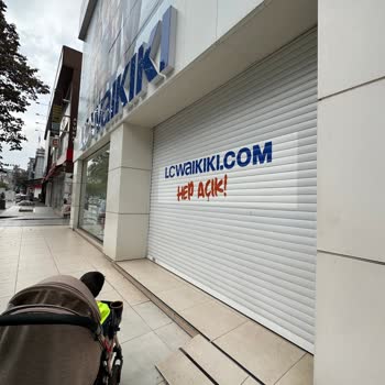 LCW Açılması Gereken Saatte Açılmayan Mağaza