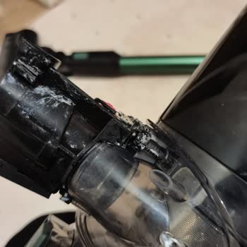 Grundig 5131 Şarjlı Süpürge Kırıldı