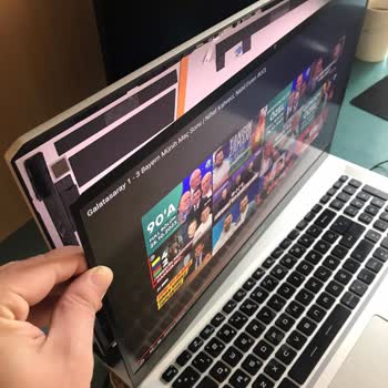 Monster Notebook LCD Yerinden Çıktı!