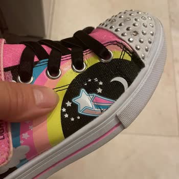 Trendyol Skechers Ayakkabıda Açılma Ve Renk Solmaları Oluştu.