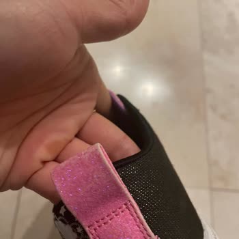 Trendyol Skechers Ayakkabıda Açılma Ve Renk Solmaları Oluştu.