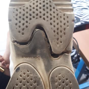 Bershka Ayakkabımın Taban Kısmı