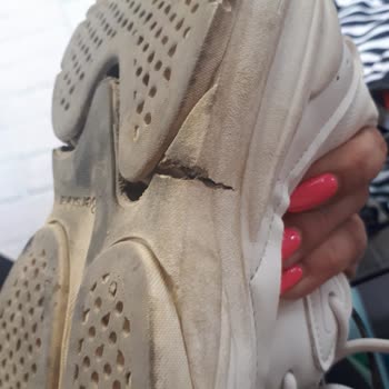 Bershka Ayakkabımın Taban Kısmı