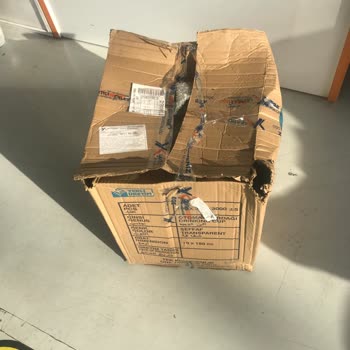 Yurtiçi Kargo Gönderilen Kargo Paketinin Yırtık Pırtık Halde Gelmesi