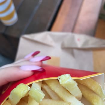 Süreyyaplajı McDonald's Sinek Çıktı.