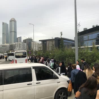 İstinye Üniversitesi Servis Saatleri Ve Sayısı Sorunu