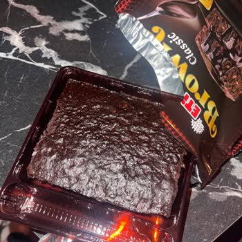 Eti Gıda Eti Browni Çikolatalı Fındıklı Kek İçinde Sosu Çıkmadı