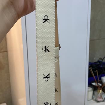 Boyner Calvin Klein Çantanın Omuz Askısındaki Logonun Silinmesi