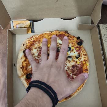 PizzaLazza Küçük Boy Pizza Göndermesi