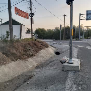 Muğla Büyükşehir Belediyesi Dolmuş Bekleme Durağının Yola Uzaklığı