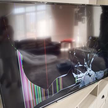 Migros'tan Toshiba marka TV aldım 2 kez kırık geldi