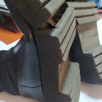 Stradivarius Bot Parçalandı Alışveriş Yapacaklar 2 Defa Düşünsün.