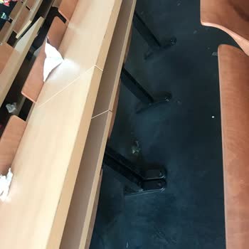 Düzce Üniversitesi Sınıflar Çok Kirli