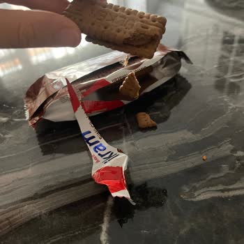 Ülker İkram Bisküvide Çıkan Değişik Şey