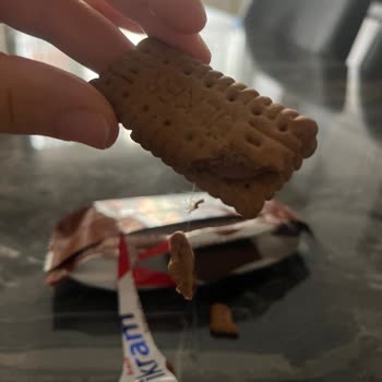 Ülker İkram Bisküvide Çıkan Değişik Şey