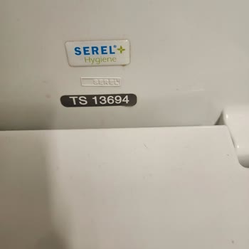 ECA Klozet Kapağının Vidası Çürümüş