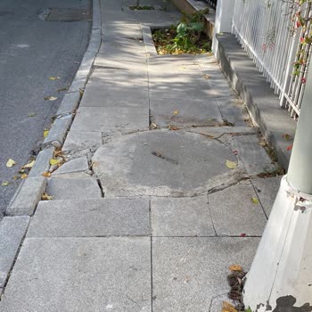 İBB - İstanbul Büyükşehir Belediyesi Çökmüş Kaldırım Sorunu!