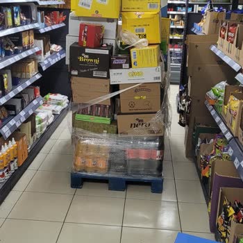 A101 Mağazanın Dağınıklığı Ve Hizmet Verememesi