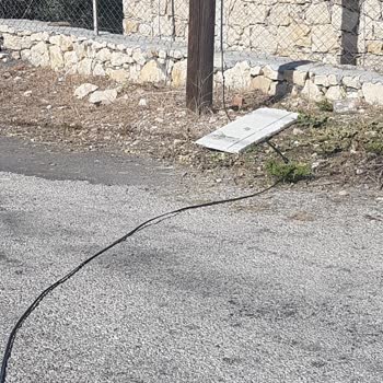 Türk Telekom Altyapı Kablomu Yerde Sürünmeye Bıraktı.