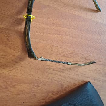 Gürel Optik Farklı Kılıf Ve Silme Bezi Gönderildi