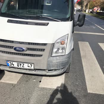 İSPARK İbb Yaya Geçidine Park Ettiriyor.