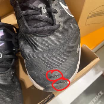 Erzurum MNG AVM FLO Mağazası Nike Ürünü Kalitesizliği