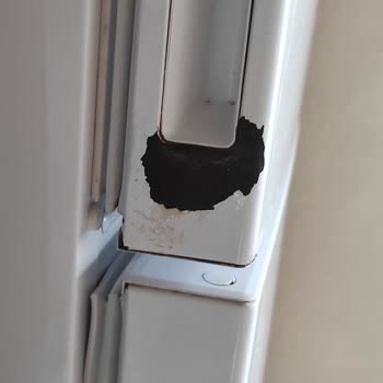 Regal Buzdolabında Paslanma Ve Su Akıtması
