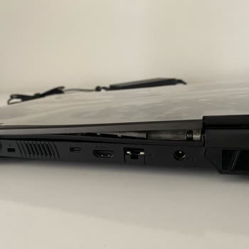Monster Notebook Abra A7 V14.3.4 Menteşe Ve Çerçeve Arızası