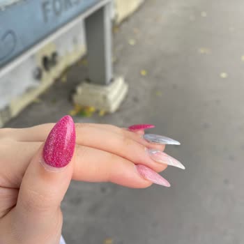 Su Beauty Nail (Ataköy) Tırnak Yaptırdım Ve Hepsi Hava Aldı Çıktı