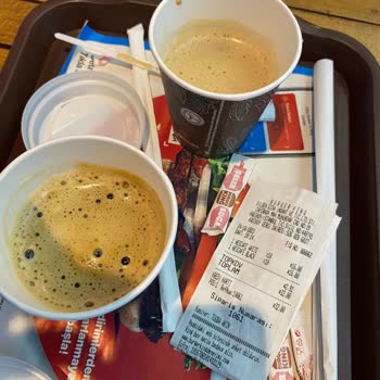 Burger King Kahveleri Yarım Dolduruyor