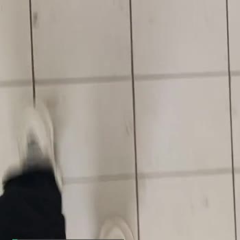 Beymen'den Aldığım Ayakkabı Kurbağa Gibi Ses Çıkarıyor!